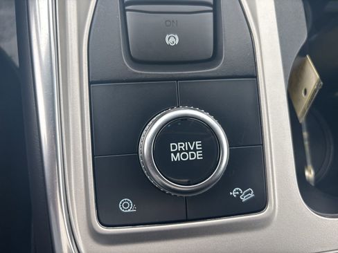 Used 2022 Ford Explorer XLT w/ Equipment Group 202A image 24