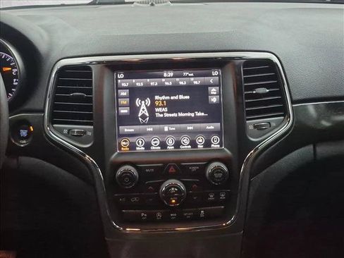 Used 2018 Jeep Grand Cherokee Altitude AWD/4WD image 15
