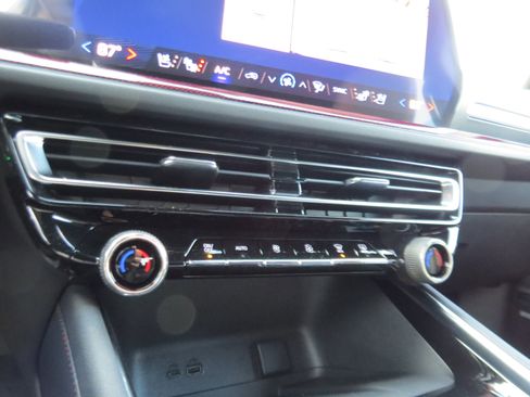 New 2026 Chevrolet Traverse RS w/ LPO, Floor Liner Package FWD image 27
