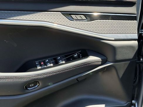 Used 2025 Jeep Wagoneer S Limited AWD/4WD image 24