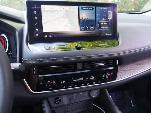 Used 2024 Nissan Rogue Platinum FWD image 26