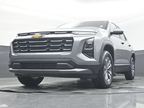 Used 2025 Chevrolet Equinox LT FWD image 26