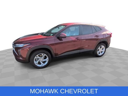 Used 2024 Chevrolet Trax LS w/ LS Convenience Package FWD image 4