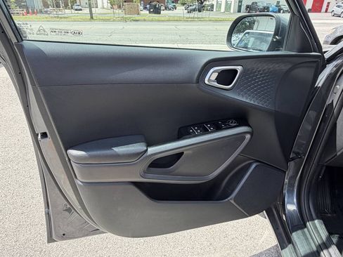 Used 2021 Kia Soul S FWD image 11