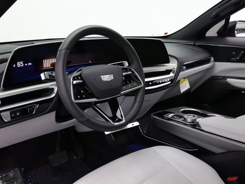 Used 2024 Cadillac Lyriq Luxury RWD image 11