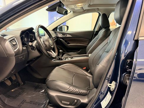 Used 2018 MAZDA MAZDA3 Grand Touring w/ Premium Equipment Package FWD image 16