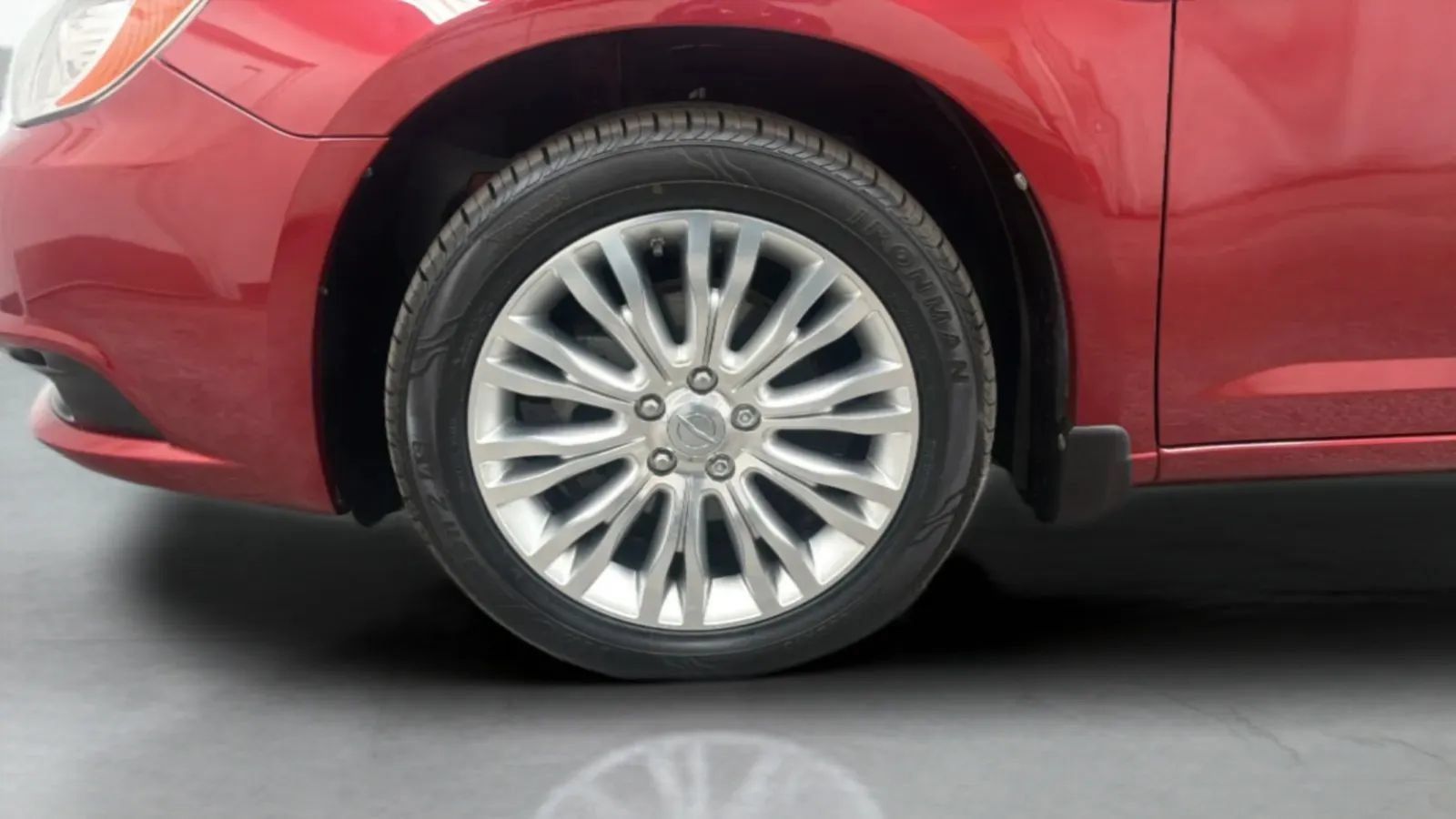 Used 2013 Chrysler 200 Limited FWD image 26