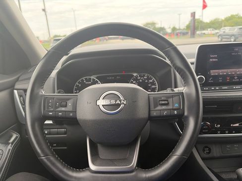 Used 2025 Nissan Rogue SV AWD/4WD image 27