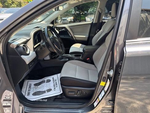 Used 2018 Toyota RAV4 XLE w/ Convenience Package AWD/4WD image 15
