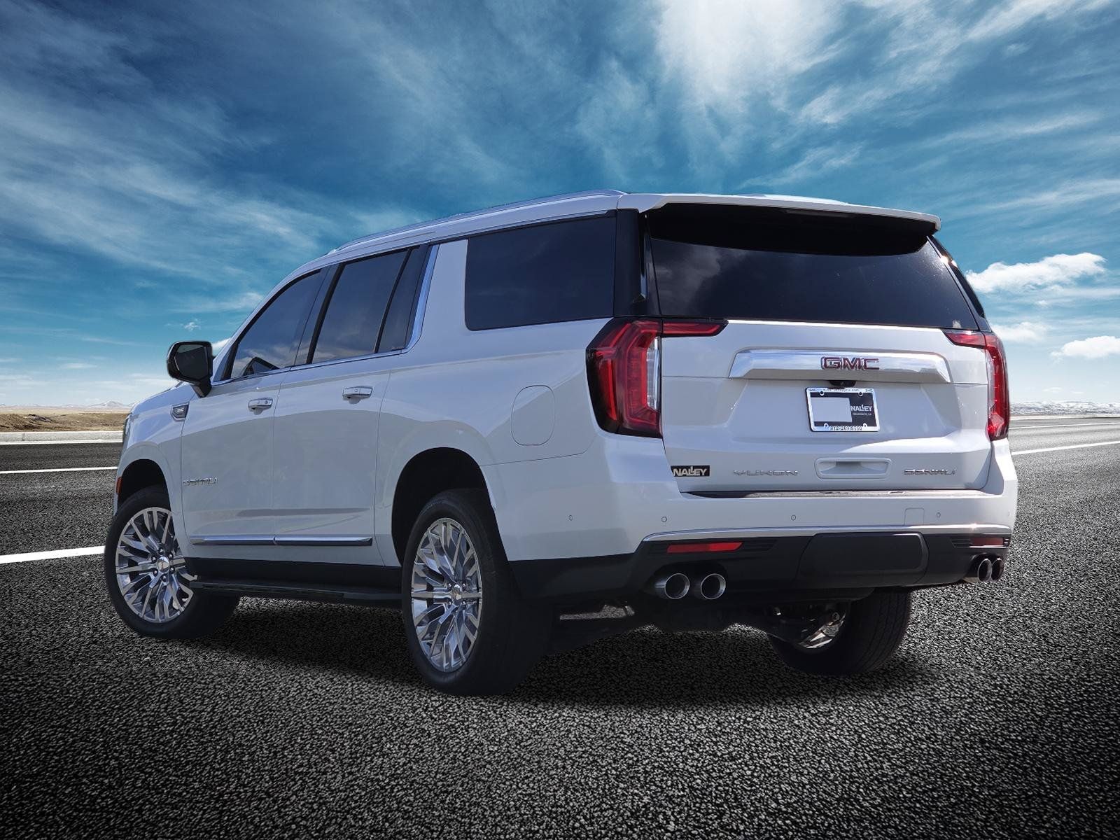 Used 2023 GMC Yukon XL Denali w/ Advanced Technology Package AWD/4WD image 22