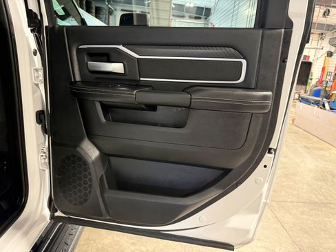 Certified 2025 RAM 2500 Big Horn AWD/4WD image 14