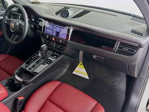 New 2026 Porsche Macan image 30
