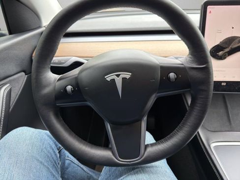 Used 2021 Tesla Model Y Long Range AWD/4WD image 14