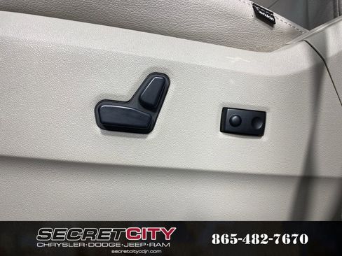 Used 2014 Dodge Grand Caravan SXT image 13