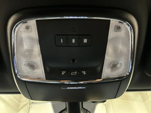Used 2020 Jeep Grand Cherokee Altitude AWD/4WD image 25