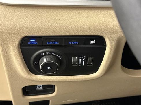 Used 2022 Jeep Grand Cherokee Limited 4xe w/ Luxury Tech Group II image 19