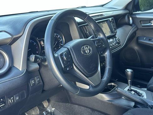 Used 2018 Toyota RAV4 XLE AWD/4WD image 5