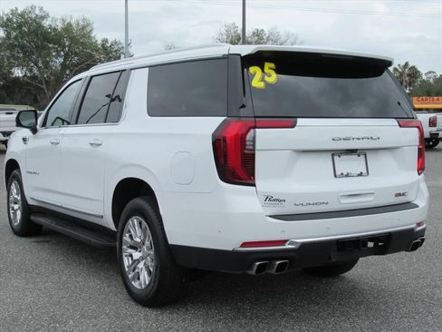 Used 2025 GMC Yukon XL Denali AWD/4WD image 5