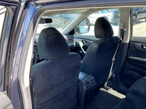 Used 2016 Nissan Rogue SV FWD image 12