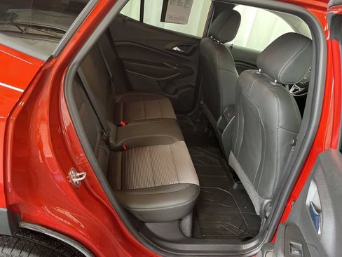 Used 2024 Chevrolet Trax LT w/ Driver Confidence Package FWD image 21