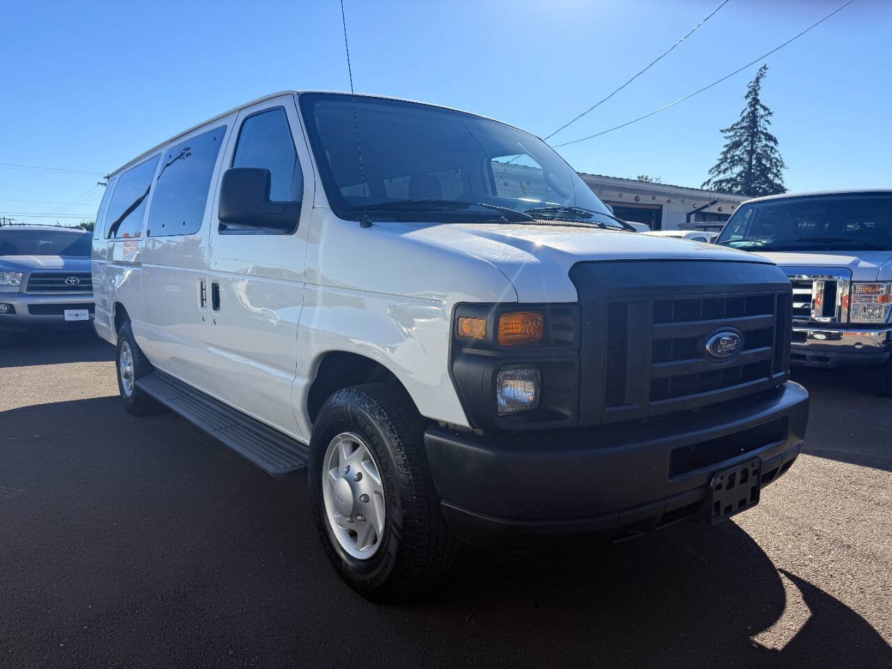 Used 2009 Ford E-350 and Econoline 350 XL RWD image 4