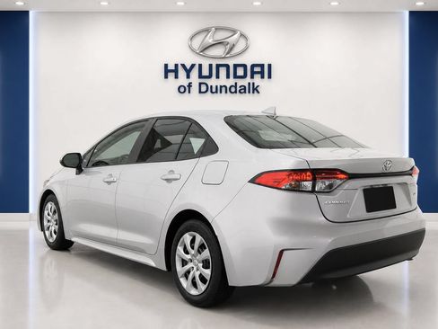 Used 2025 Toyota Corolla LE w/ Convenience Package FWD image 2