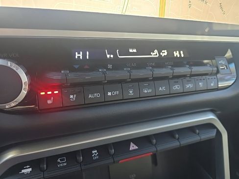 Used 2025 Toyota Sequoia Platinum image 18