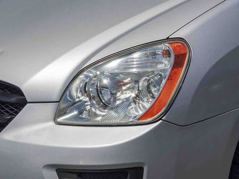 Used 2007 Kia Rondo LX image 8