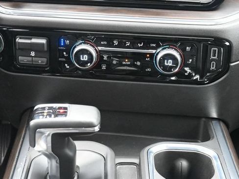 Used 2023 GMC Sierra 1500 SLT w/ SLT Premium Plus Package AWD/4WD image 24