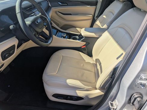 Certified 2023 Jeep Grand Cherokee L Limited w/ Luxury Tech Group II image 12