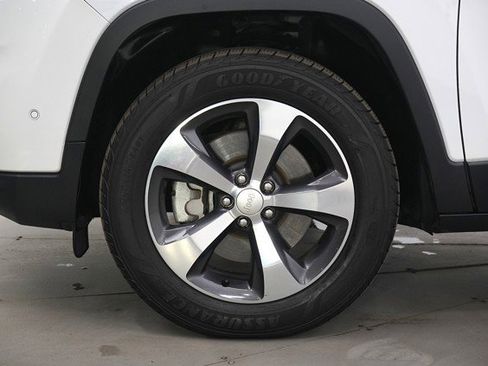 Used 2019 Jeep Cherokee Limited w/ Luxury Group image 30