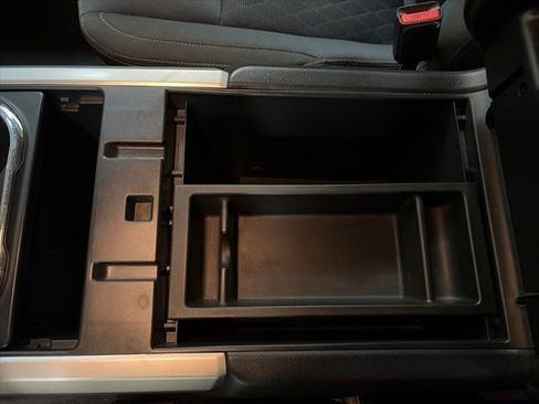 Used 2019 Nissan Titan SV w/ SV Convenience Package image 22