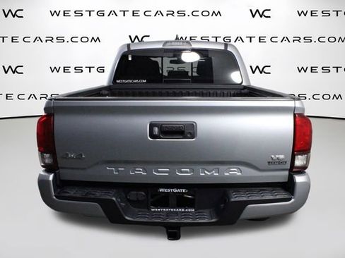 Used 2022 Toyota Tacoma SR5 w/ Technology Package image 7