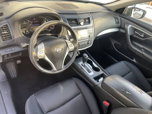 Used 2016 Nissan Altima 2.5 SR FWD image 11