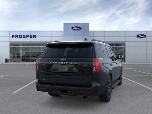 New 2025 Ford Expedition Active image 8