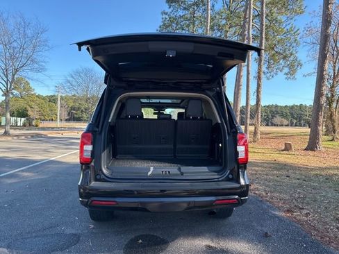 Used 2023 Ford Expedition XLT image 18