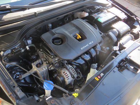 Used 2018 Hyundai Elantra SE image 6