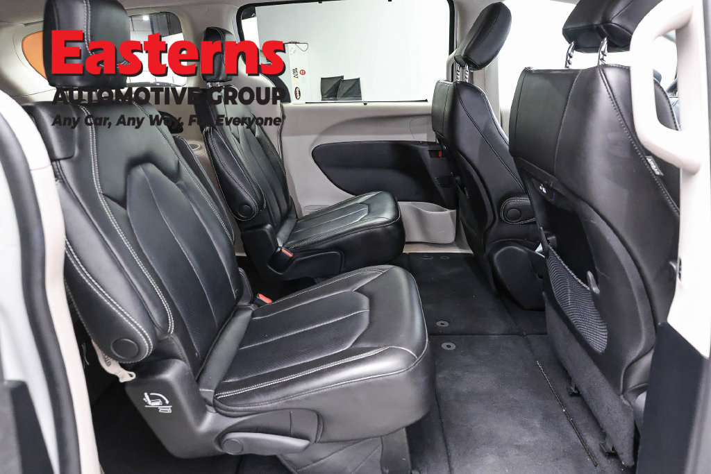 Used 2023 Chrysler Pacifica Touring-L FWD image 26