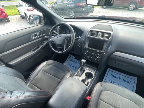 Used 2018 Ford Explorer XLT w/ Equipment Group 202A AWD/4WD image 38