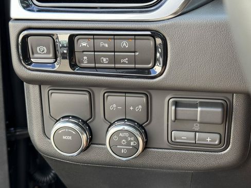 New 2026 GMC Yukon XL Elevation w/ Elevation Premium Package RWD image 17