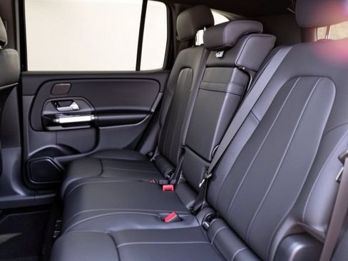 Used 2025 Mercedes-Benz GLB 250 w/ Exclusive Package image 26