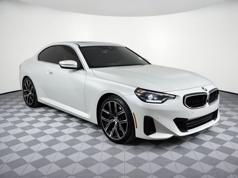 Used 2024 BMW 230i Coupe w/ Convenience Package RWD image 7