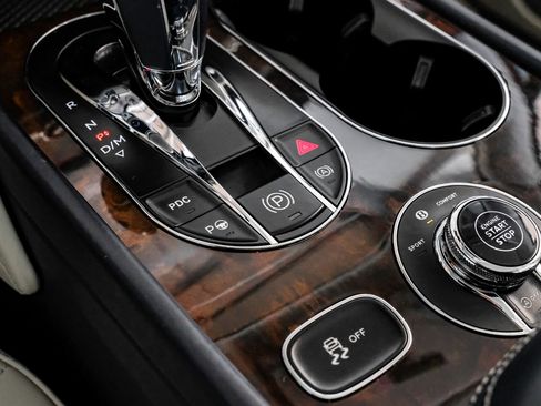 Used 2019 Bentley Bentayga AWD/4WD image 25
