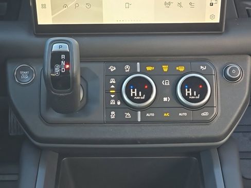 New 2025 Land Rover Defender 130 X-Dynamic SE AWD/4WD image 19