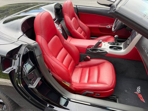 Used 2005 Chevrolet Corvette Convertible RWD image 18