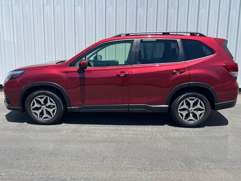Certified 2022 Subaru Forester Premium AWD/4WD image 3