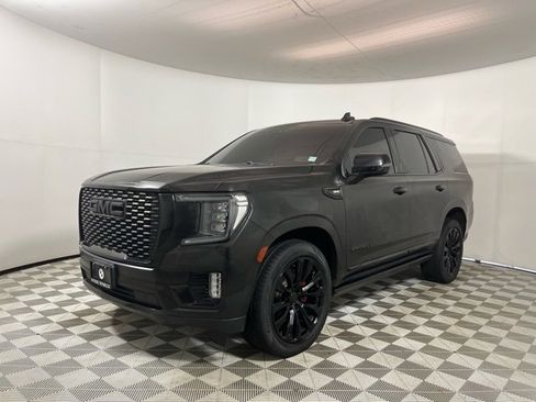Used 2021 GMC Yukon Denali w/ Denali Premium Package image 3