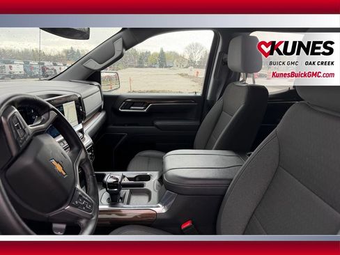 Used 2025 Chevrolet Silverado 1500 LT AWD/4WD image 13