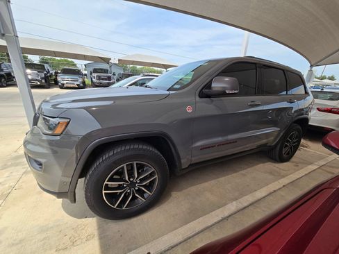 Used 2019 Jeep Grand Cherokee Trailhawk w/ Trailhawk Luxury Group AWD/4WD image 5
