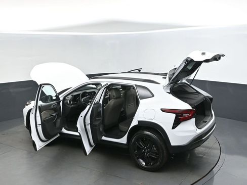 New 2026 Chevrolet Trax ACTIV image 2